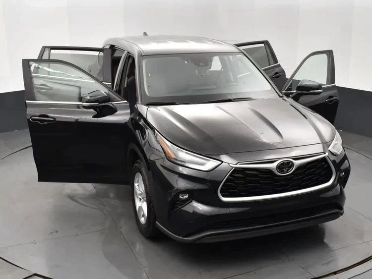 2025 Toyota Highlander - Image 10 of 12