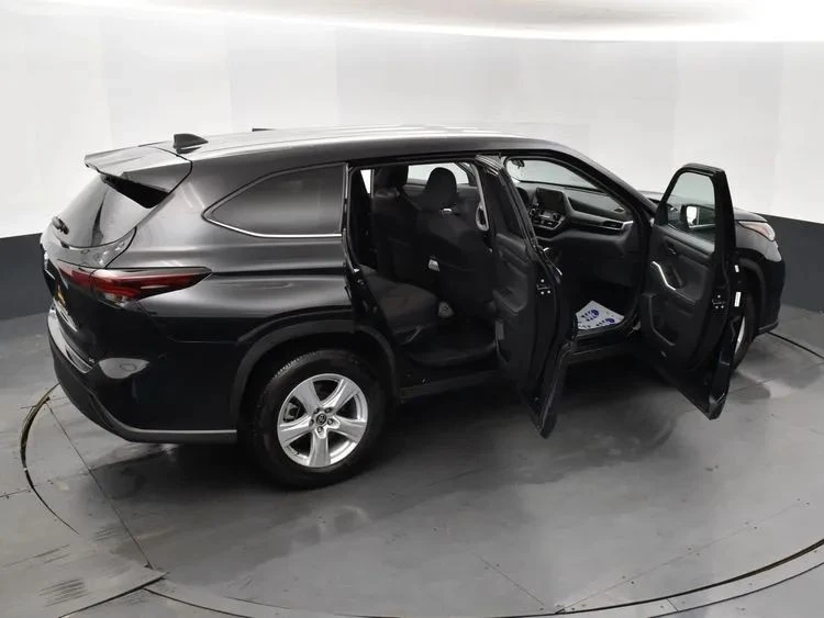2025 Toyota Highlander - Image 6 of 12
