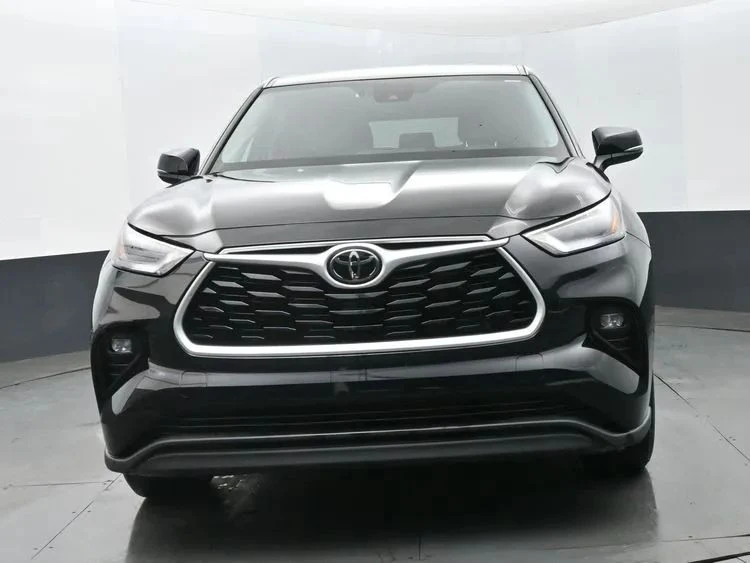 2025 Toyota Highlander - Image 3 of 12