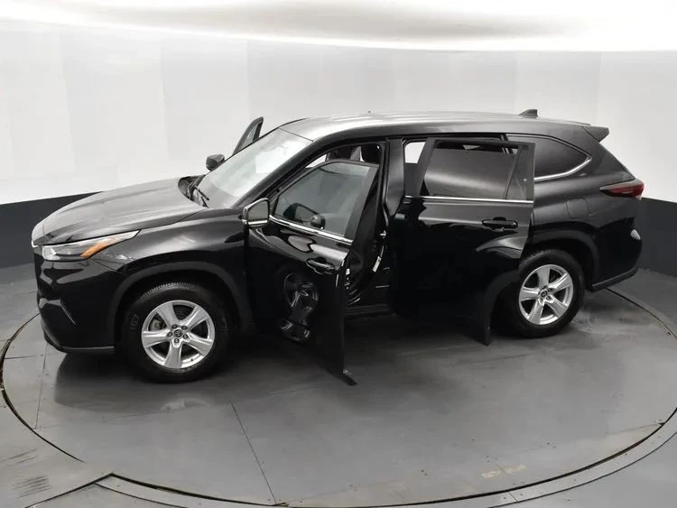 2025 Toyota Highlander - Image 7 of 12