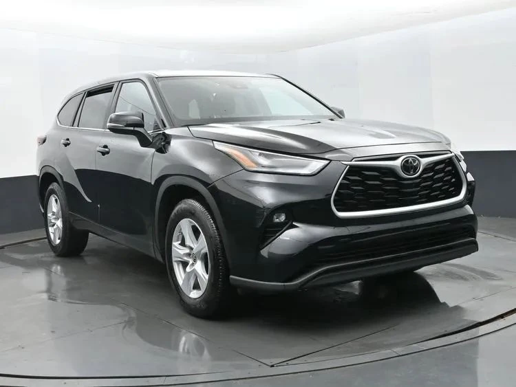 2025 Toyota Highlander - Image 2 of 12
