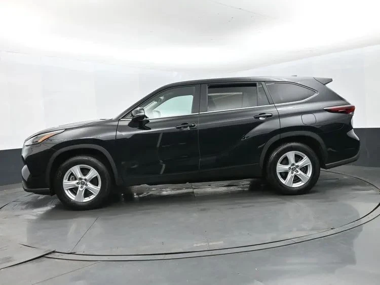 2025 Toyota Highlander - Image 5 of 12