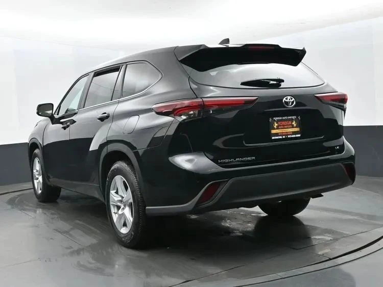 2025 Toyota Highlander - Image 9 of 12