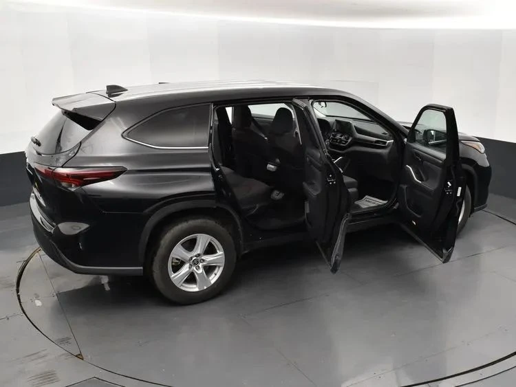 2025 Toyota Highlander - Image 6 of 12