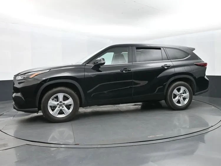 2025 Toyota Highlander - Image 5 of 12