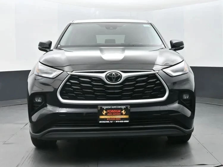 2025 Toyota Highlander - Image 3 of 12