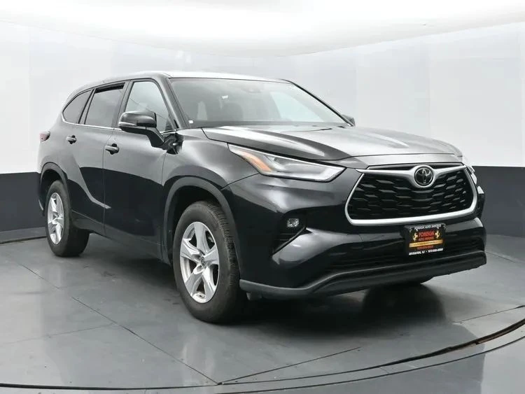 2025 Toyota Highlander - Image 2 of 12