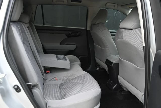 2025 Toyota Highlander - Image 17 of 21