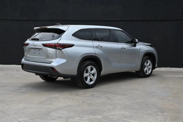 2025 Toyota Highlander - Image 5 of 21