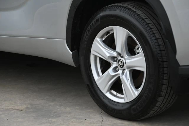 2025 Toyota Highlander - Image 11 of 21