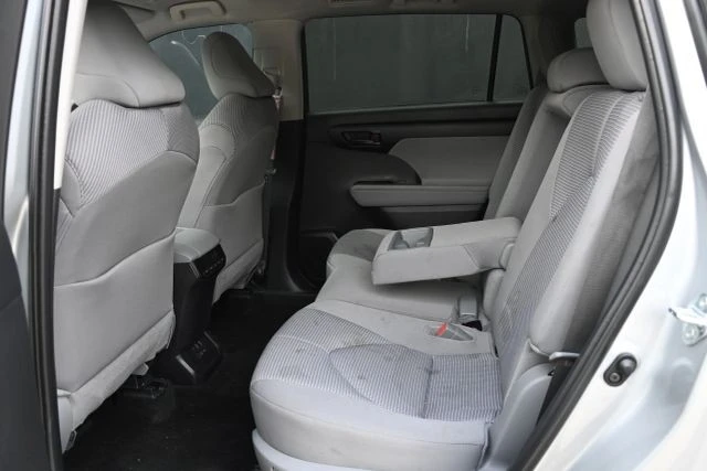 2025 Toyota Highlander - Image 18 of 21