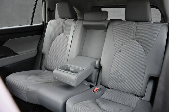 2025 Toyota Highlander - Image 19 of 21