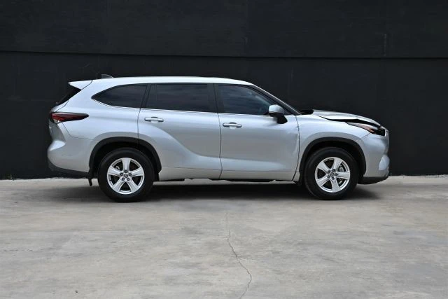 2025 Toyota Highlander - Image 7 of 21