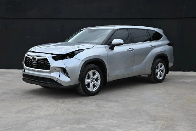 2025 Toyota Highlander - Image 2 of 21