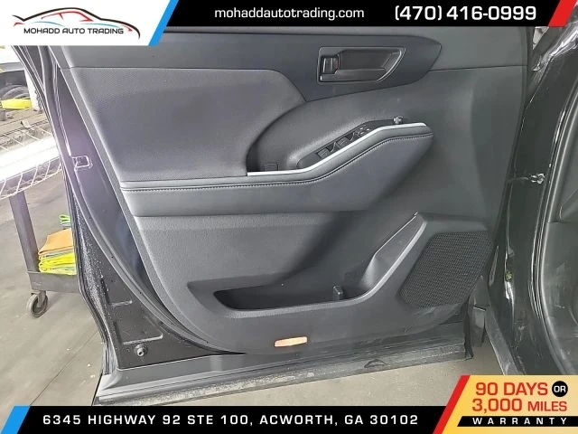2025 Toyota Highlander - Image 8 of 16