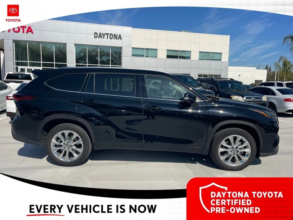 2025 Toyota Highlander - Image 2 of 10