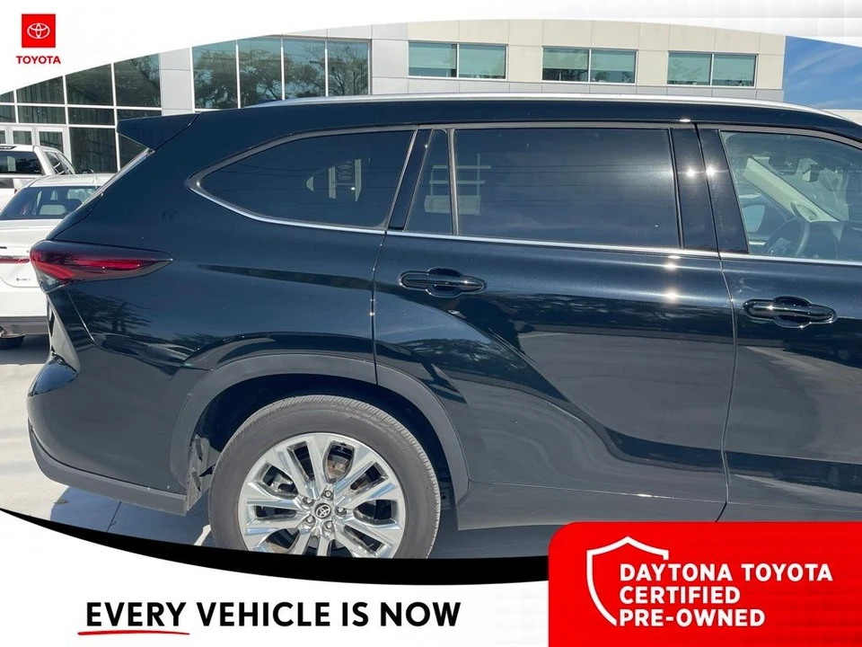 2025 Toyota Highlander - Image 3 of 10