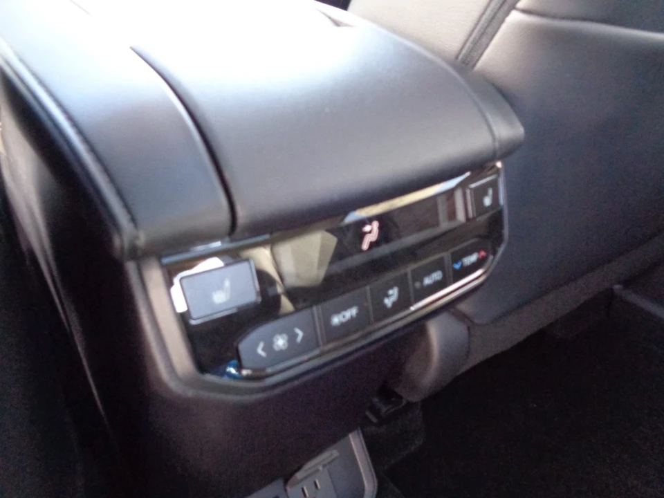 2025 Toyota Highlander - Image 20 of 21