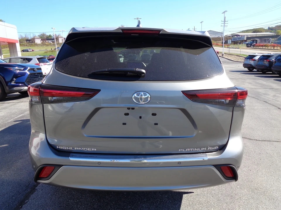 2025 Toyota Highlander - Image 5 of 21
