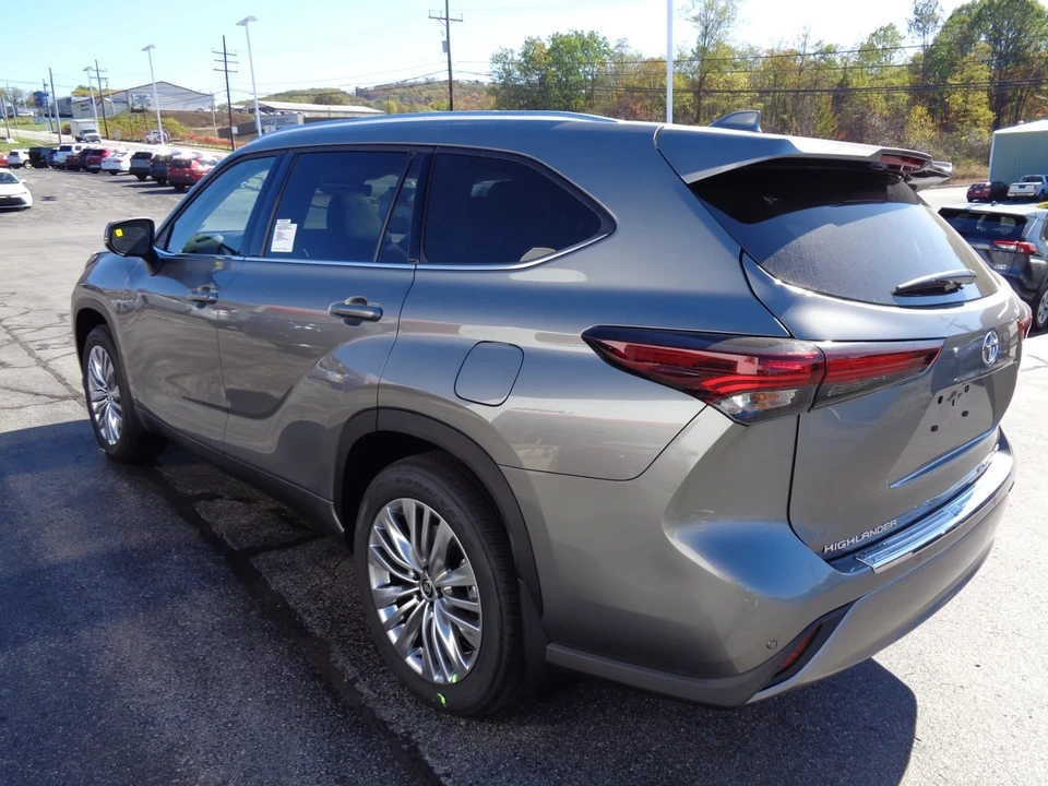 2025 Toyota Highlander - Image 6 of 21