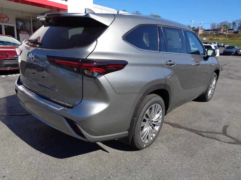 2025 Toyota Highlander - Image 4 of 21