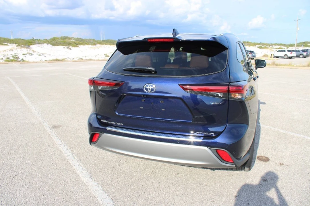 2025 Toyota Highlander - Image 18 of 21