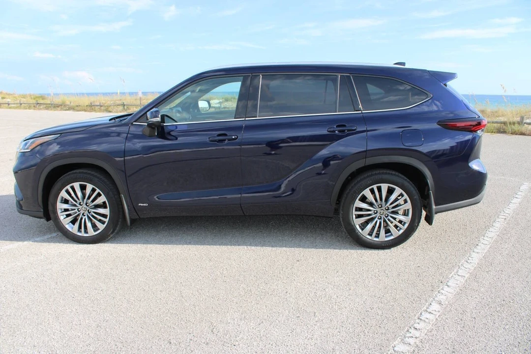 2025 Toyota Highlander - Image 6 of 21