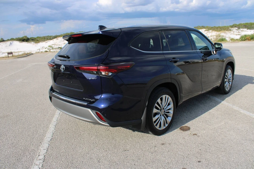 2025 Toyota Highlander - Image 20 of 21