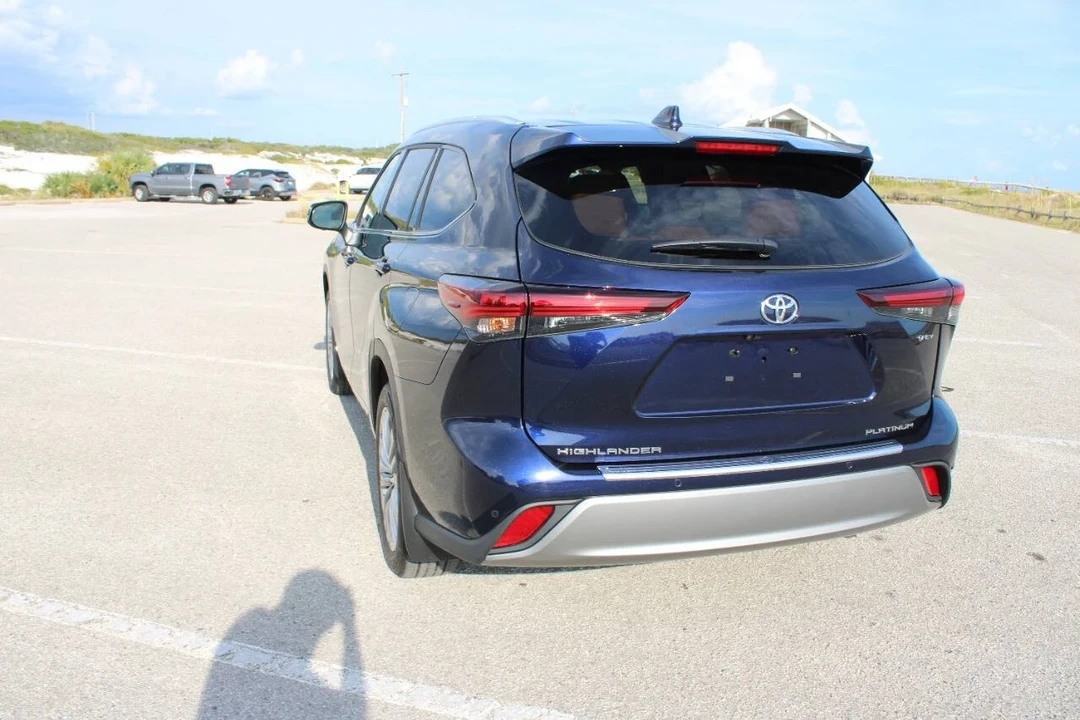 2025 Toyota Highlander - Image 14 of 21