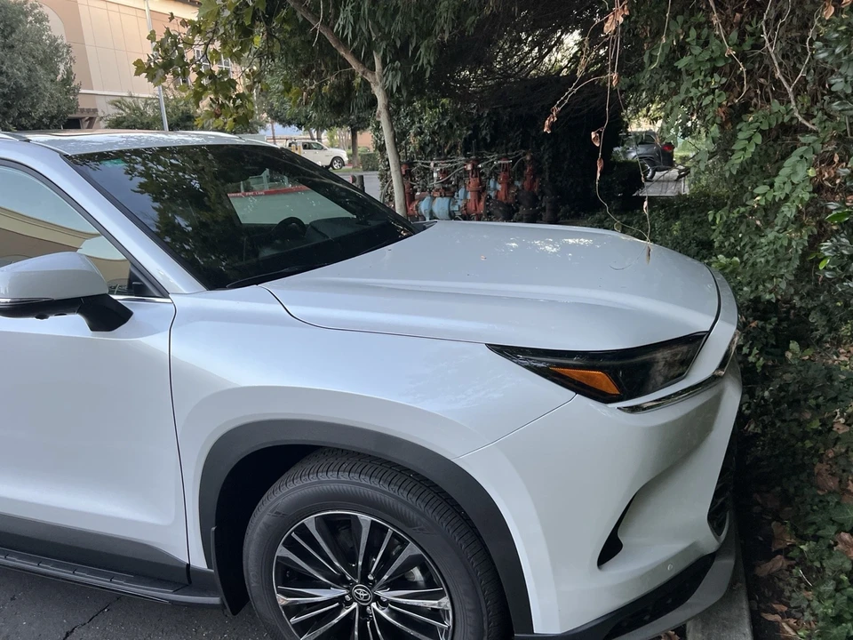 2025 Toyota Highlander - Image 9 of 17