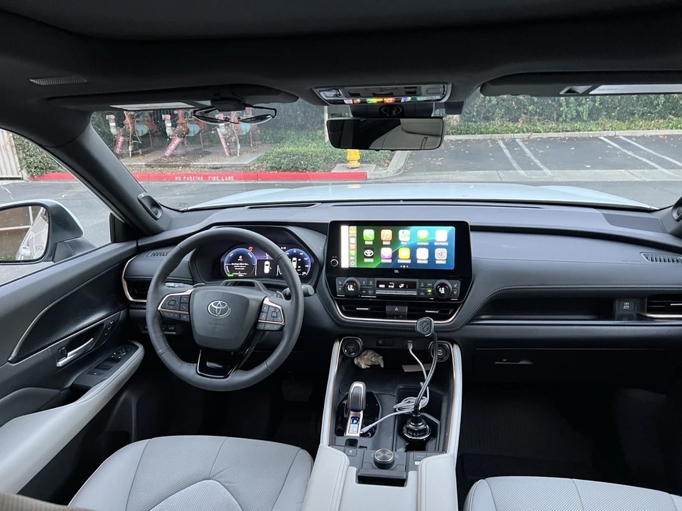 2025 Toyota Highlander - Image 14 of 17