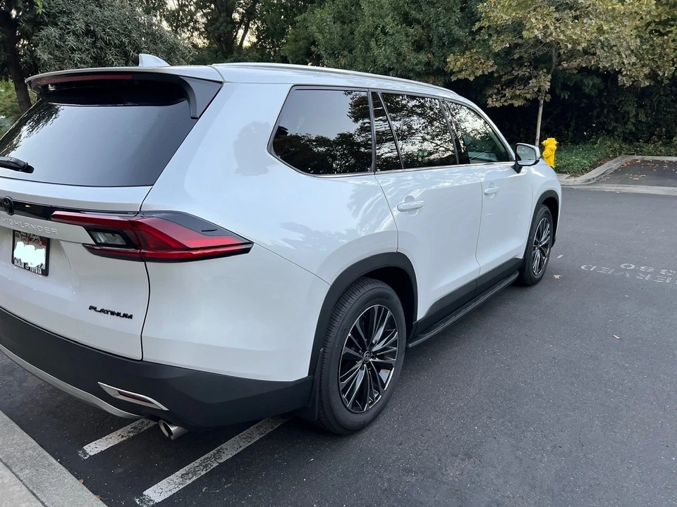 2025 Toyota Highlander - Image 5 of 17