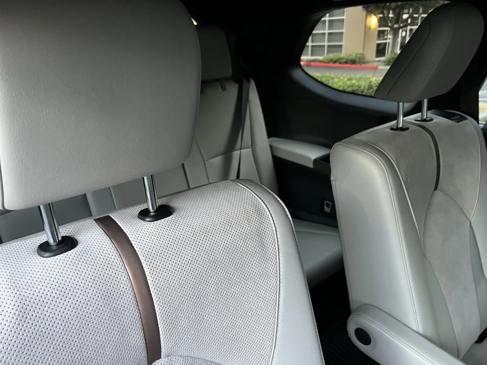 2025 Toyota Highlander - Image 15 of 17