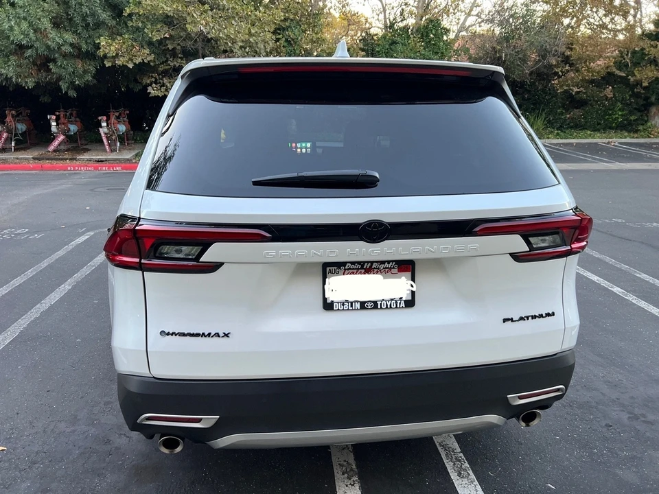 2025 Toyota Highlander - Image 4 of 17