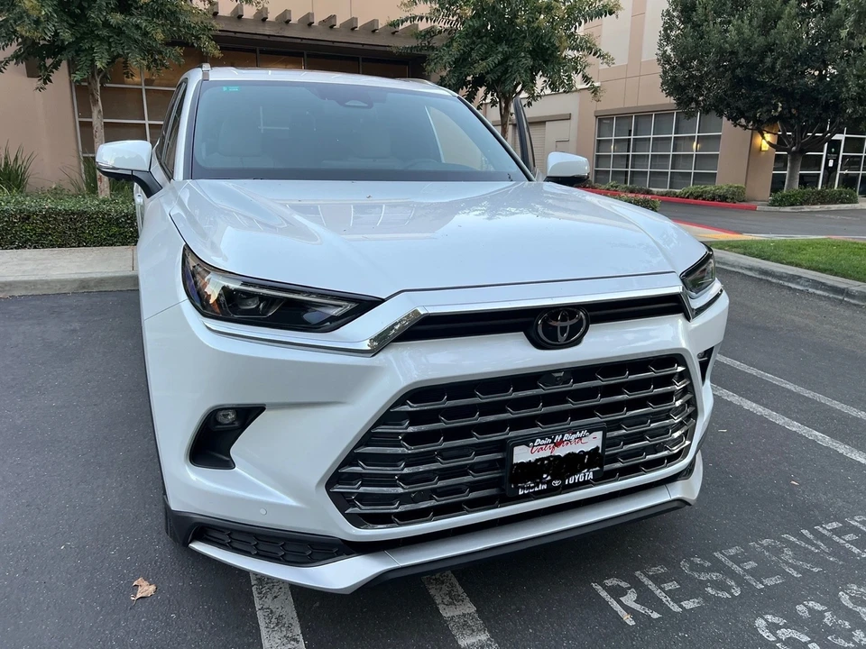 2025 Toyota Highlander - Image 6 of 17