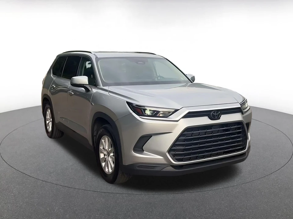 2025 Toyota Highlander - Image 3 of 31