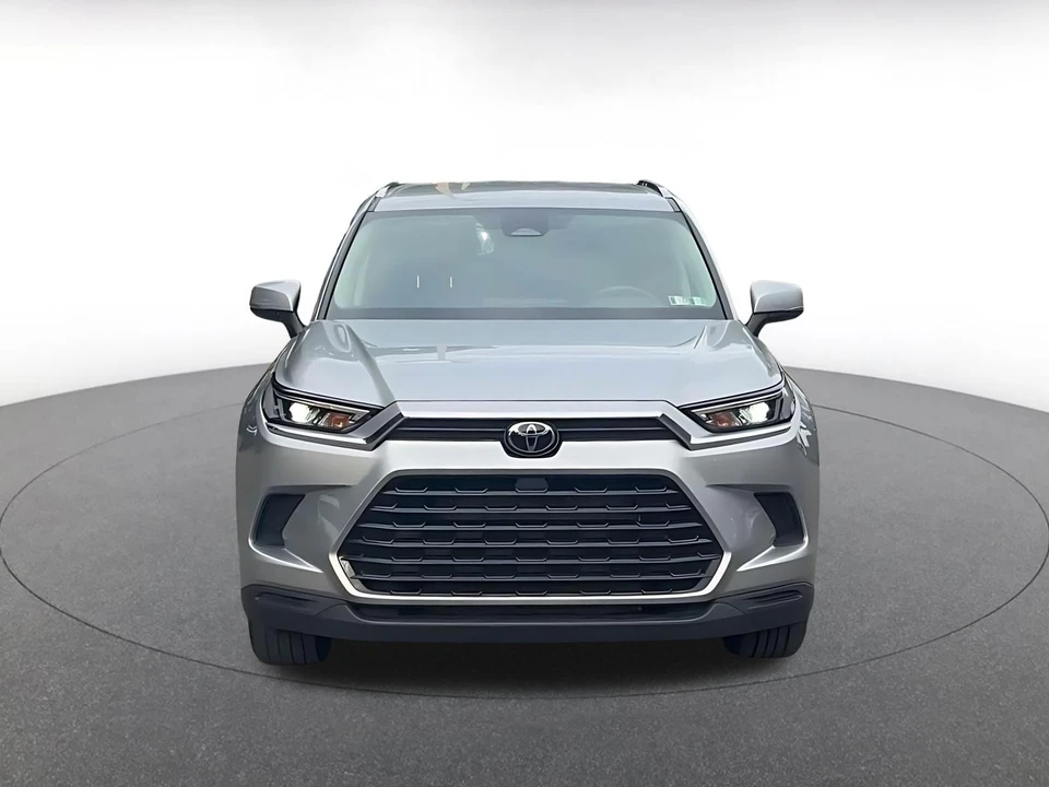 2025 Toyota Highlander - Image 4 of 31