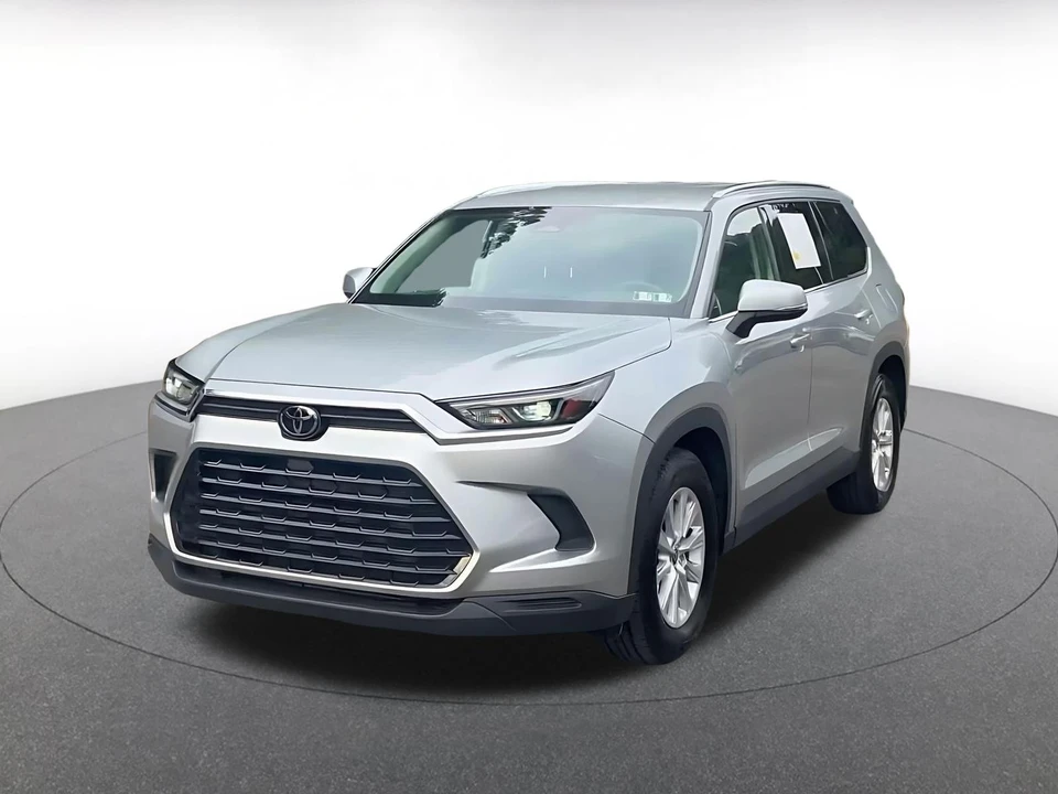 2025 Toyota Highlander - Image 7 of 31