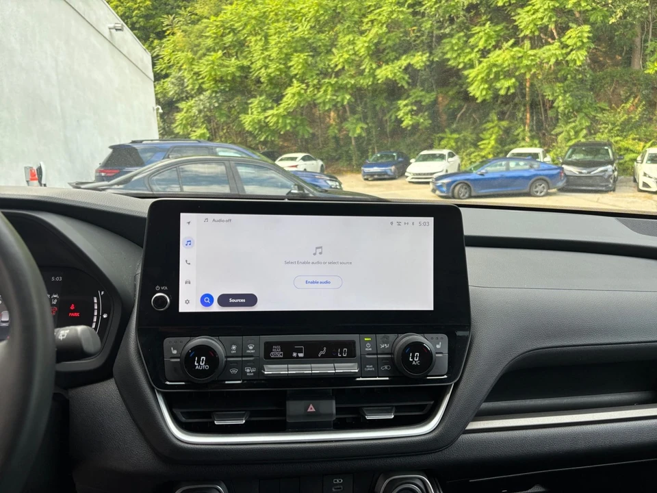 2025 Toyota Highlander - Image 18 of 31