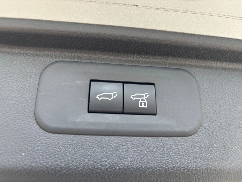 2025 Toyota Highlander - Image 24 of 31