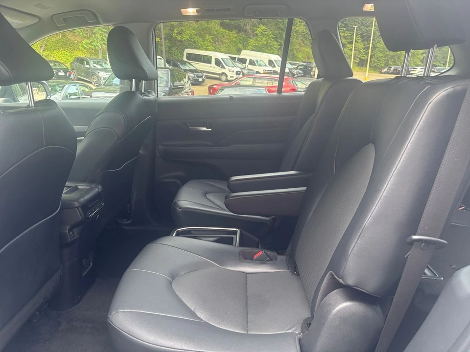 2025 Toyota Highlander - Image 29 of 31