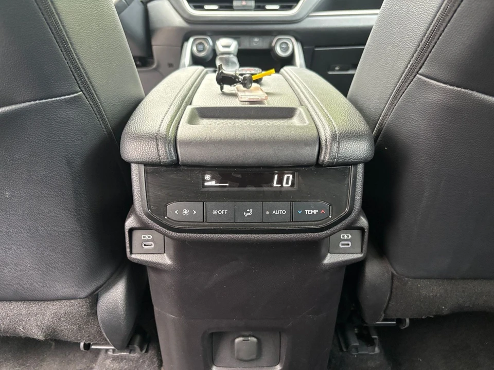 2025 Toyota Highlander - Image 26 of 31