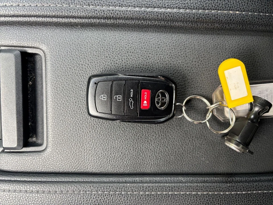 2025 Toyota Highlander - Image 22 of 31