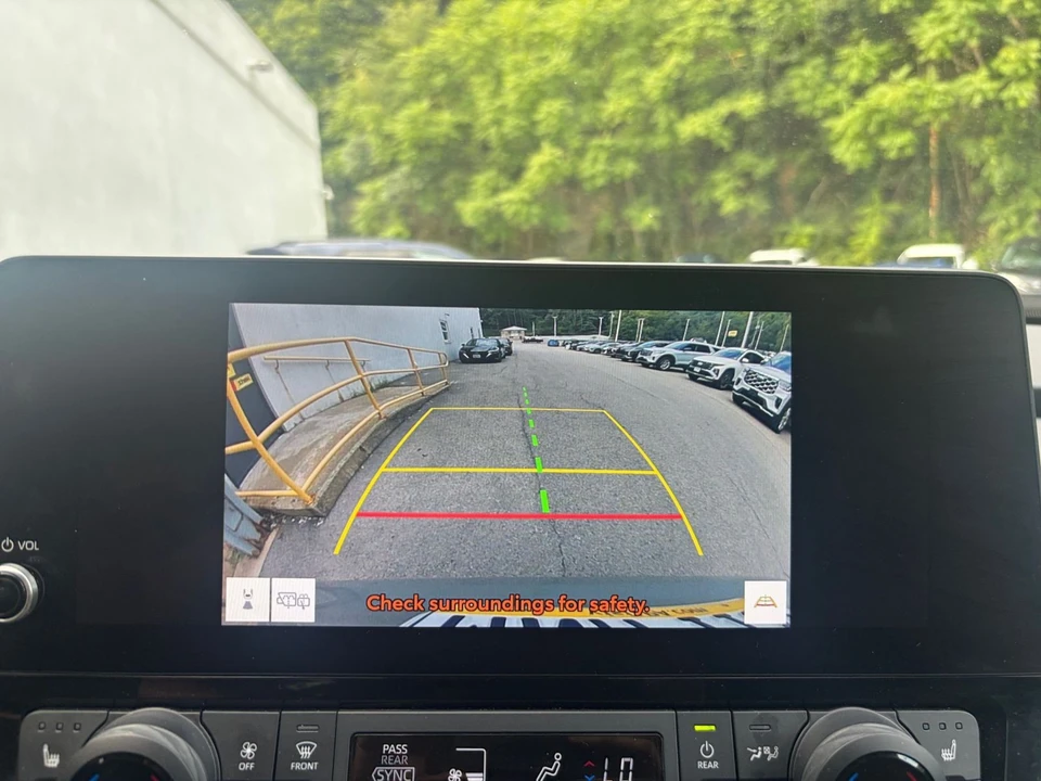 2025 Toyota Highlander - Image 27 of 31