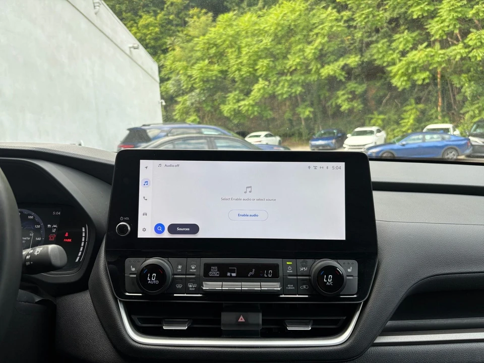 2025 Toyota Highlander - Image 21 of 31