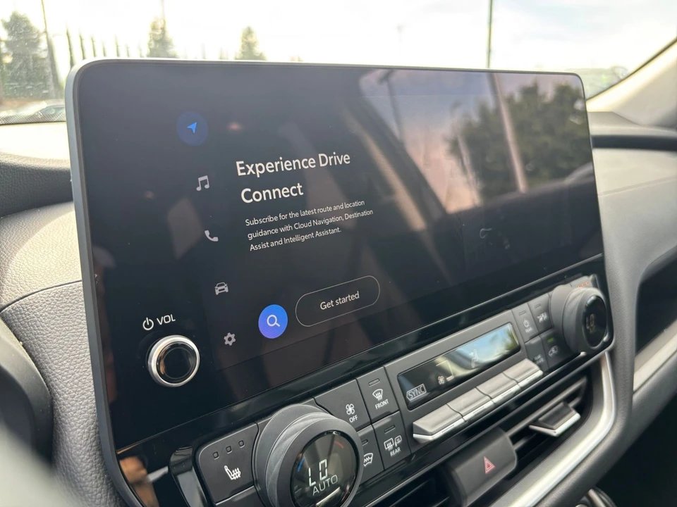 2025 Toyota Highlander - Image 21 of 31