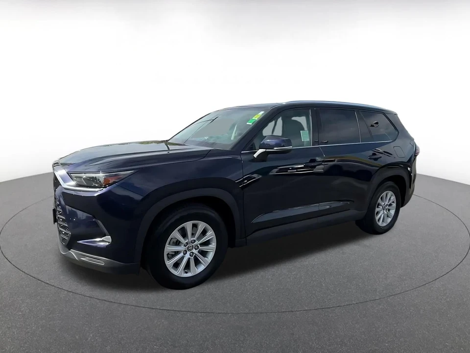 2025 Toyota Highlander - Image 8 of 31