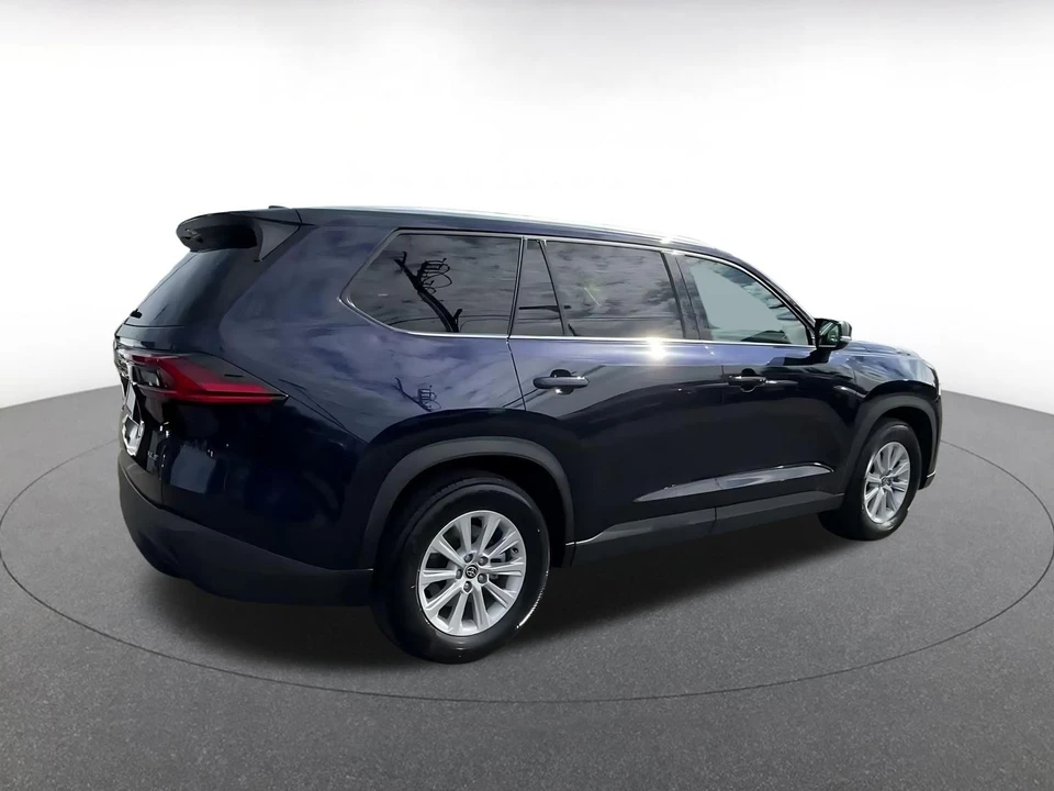 2025 Toyota Highlander - Image 15 of 31