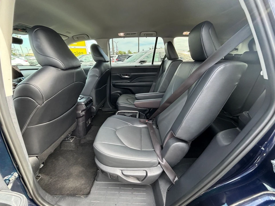2025 Toyota Highlander - Image 29 of 31