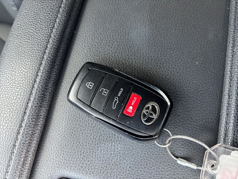 2025 Toyota Highlander - Image 23 of 31